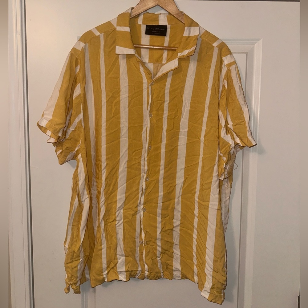 No Boundaries yellow and white striped button-up shirt in 3XL